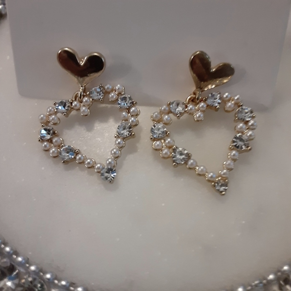 Crystal & Pearl Heart Dangle Drop Earrings Love Valentine New - Picture 2 of 5